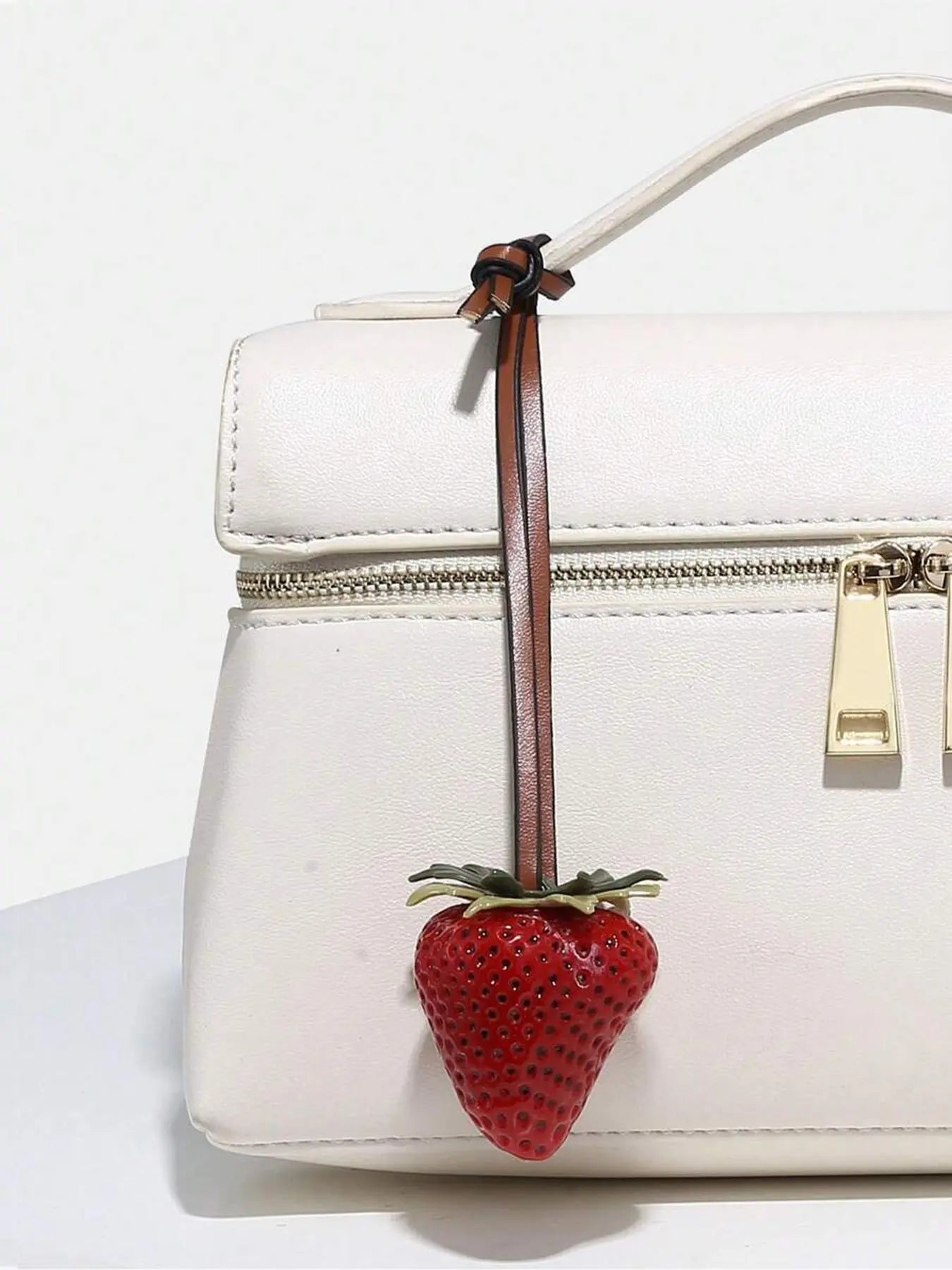 Cherry Keychain, Keychain Accessories, Girly Keychain for Bags, Women's Bag Pendant, Fashion Trend Exquisite Pendant, Women's Backpack Elegant Pendant, Suitable for Valentine's Day and Christmas Gift for Friends