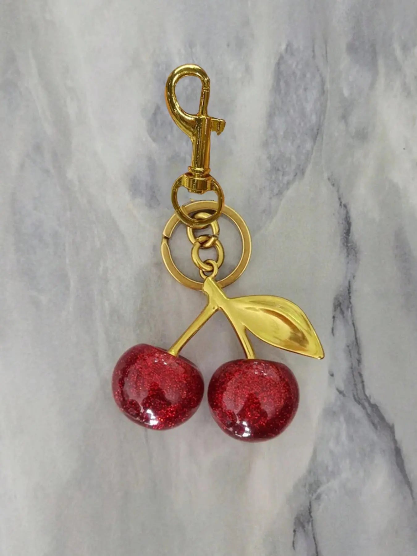 Cherry Keychain, Keychain Accessories, Girly Keychain for Bags, Women's Bag Pendant, Fashion Trend Exquisite Pendant, Women's Backpack Elegant Pendant, Suitable for Valentine's Day and Christmas Gift for Friends