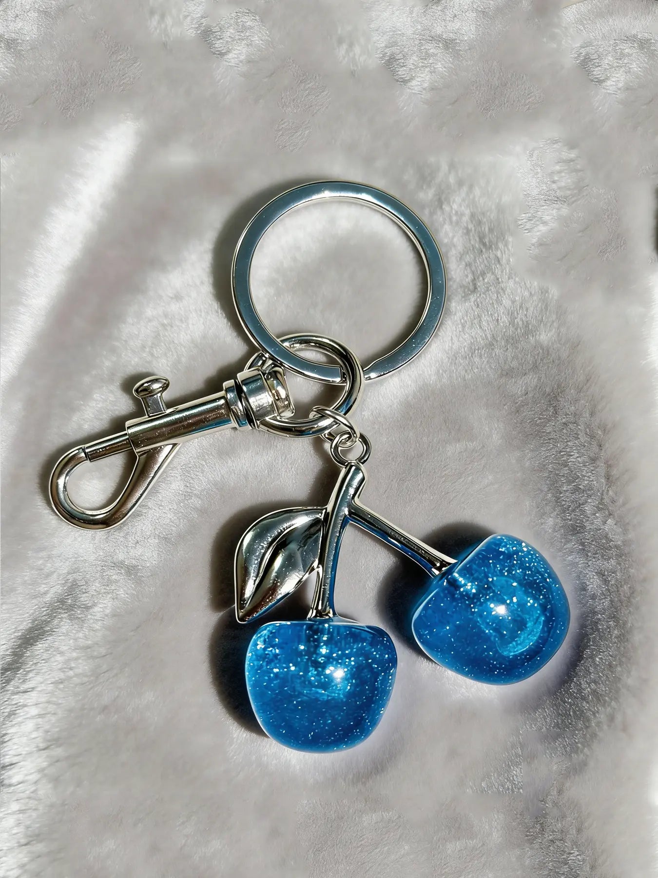 Cherry Keychain, Keychain Accessories, Girly Keychain for Bags, Women's Bag Pendant, Fashion Trend Exquisite Pendant, Women's Backpack Elegant Pendant, Suitable for Valentine's Day and Christmas Gift for Friends